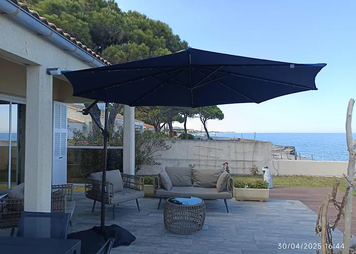 Bord De Mer, Pieds Dans L'eau, Vue Panoramique Villa