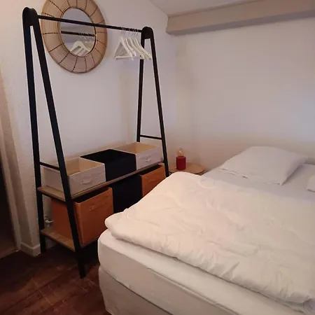 Bord De Mer, Pieds Dans L'eau, Vue Panoramique