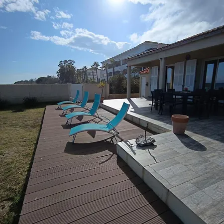 Bord De Mer, Pieds Dans L'eau, Vue Panoramique