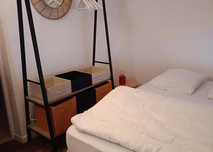 Bord De Mer, Pieds Dans L'eau, Vue Panoramique