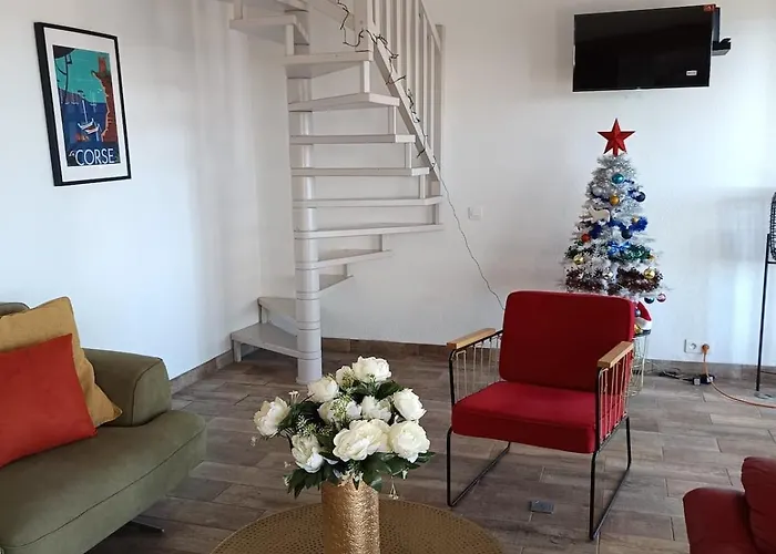 Bord De Mer, Pieds Dans L'eau, Vue Panoramique