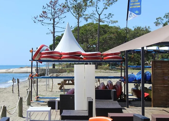 Bord De Mer, Pieds Dans L'eau, Vue Panoramique *